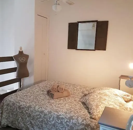 Vakantiehuis Mini A 5min A Pieds De La Santa Giulia Porto-Vecchio (Corsica)